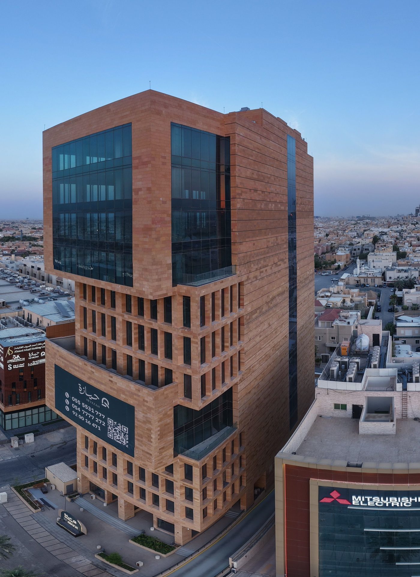واجهة برج بزنس يارد الحجرية